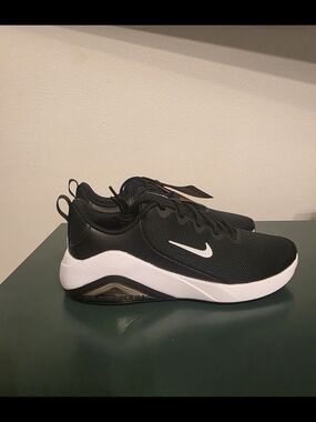 Nike Air Zoom Bella- Sz 10 Womens